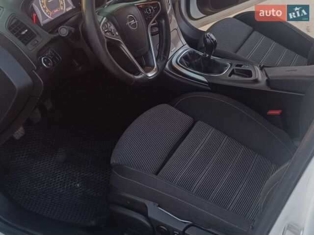 Белый Опель Инсигния, объемом двигателя 1.6 л и пробегом 227 тыс. км за 9100 $, фото 7 на Automoto.ua