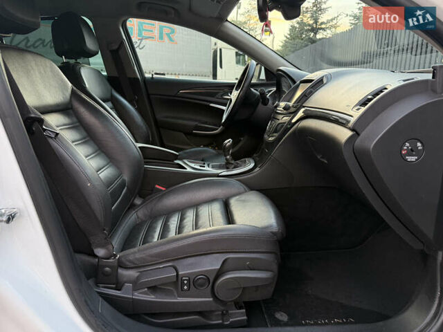 Белый Опель Инсигния, объемом двигателя 2 л и пробегом 340 тыс. км за 9600 $, фото 19 на Automoto.ua