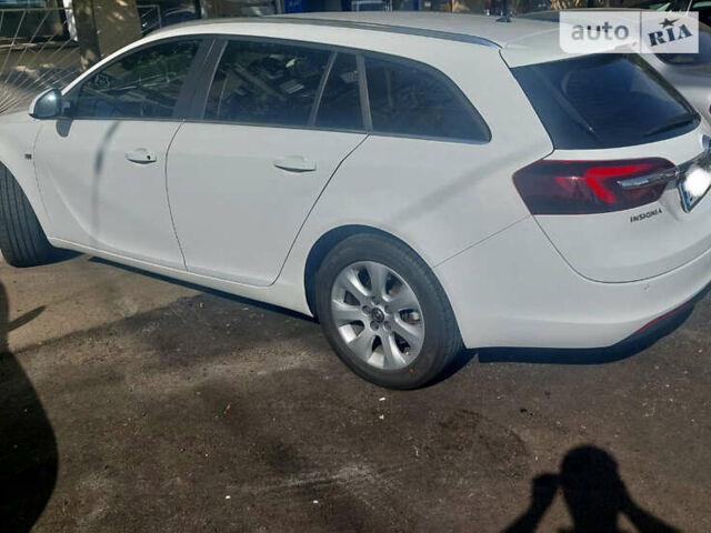 Белый Опель Инсигния, объемом двигателя 1.6 л и пробегом 237 тыс. км за 13000 $, фото 2 на Automoto.ua