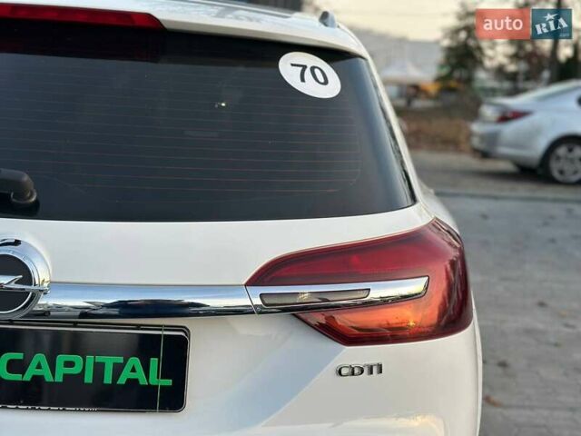 Білий Опель Інсігнія, об'ємом двигуна 1.96 л та пробігом 256 тис. км за 12500 $, фото 4 на Automoto.ua