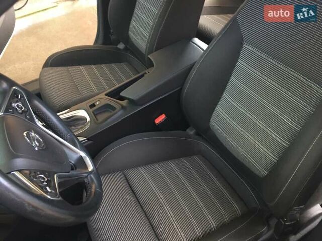 Белый Опель Инсигния, объемом двигателя 1.6 л и пробегом 220 тыс. км за 11500 $, фото 17 на Automoto.ua