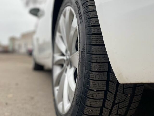 Белый Опель Инсигния, объемом двигателя 1.6 л и пробегом 211 тыс. км за 11500 $, фото 6 на Automoto.ua