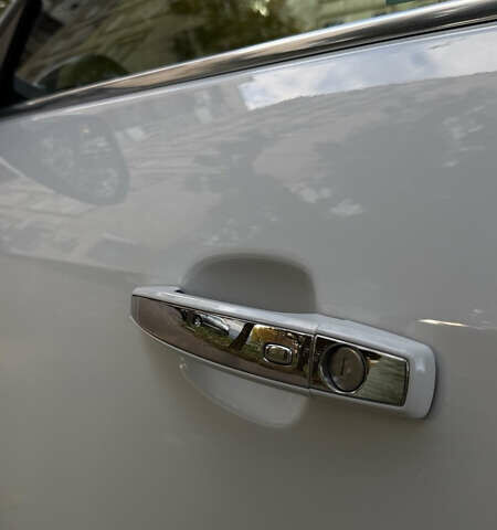 Белый Опель Инсигния, объемом двигателя 1.6 л и пробегом 234 тыс. км за 11600 $, фото 1 на Automoto.ua