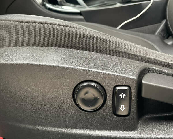 Белый Опель Инсигния, объемом двигателя 1.6 л и пробегом 214 тыс. км за 11300 $, фото 16 на Automoto.ua