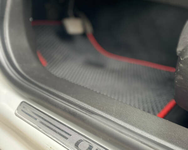 Белый Опель Инсигния, объемом двигателя 1.6 л и пробегом 214 тыс. км за 11300 $, фото 18 на Automoto.ua