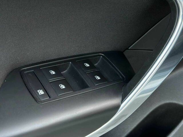 Белый Опель Инсигния, объемом двигателя 2 л и пробегом 256 тыс. км за 12990 $, фото 8 на Automoto.ua