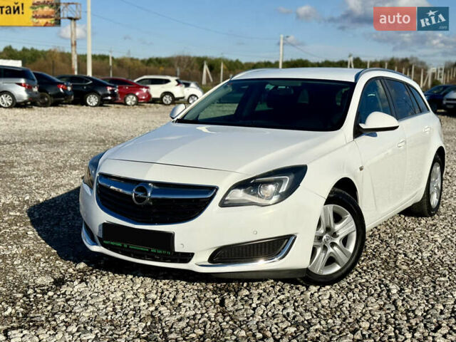 Белый Опель Инсигния, объемом двигателя 1.6 л и пробегом 279 тыс. км за 10999 $, фото 1 на Automoto.ua
