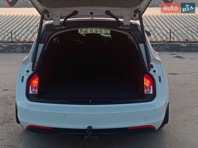 Белый Опель Инсигния, объемом двигателя 1.6 л и пробегом 227 тыс. км за 9100 $, фото 4 на Automoto.ua