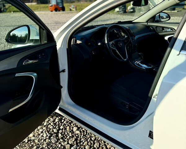 Белый Опель Инсигния, объемом двигателя 1.6 л и пробегом 279 тыс. км за 10999 $, фото 15 на Automoto.ua