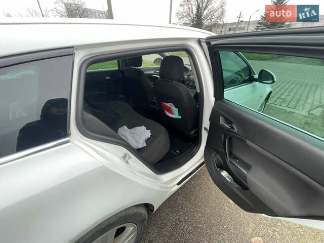 Белый Опель Инсигния, объемом двигателя 1.6 л и пробегом 285 тыс. км за 12200 $, фото 19 на Automoto.ua