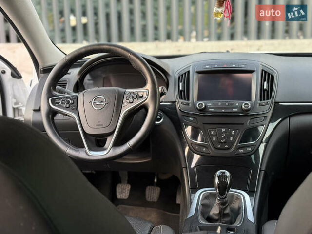 Белый Опель Инсигния, объемом двигателя 2 л и пробегом 340 тыс. км за 9600 $, фото 25 на Automoto.ua