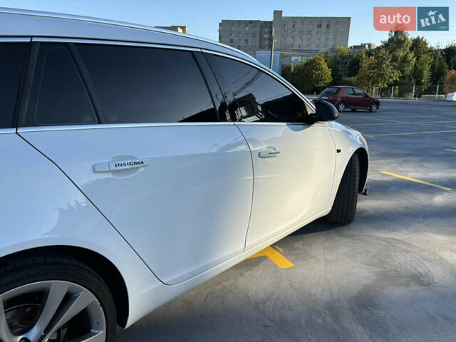 Білий Опель Інсігнія, об'ємом двигуна 1.6 л та пробігом 235 тис. км за 11550 $, фото 3 на Automoto.ua