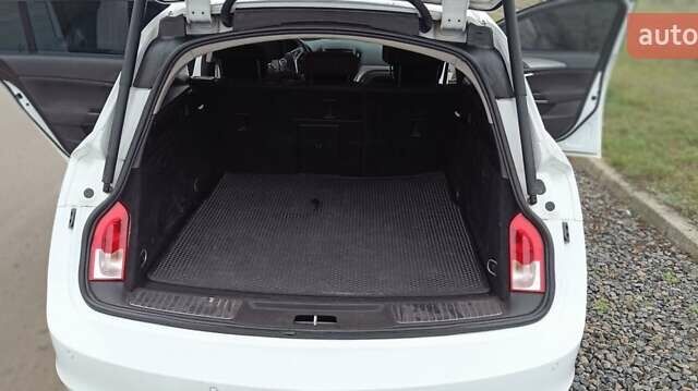 Білий Опель Інсігнія, об'ємом двигуна 1.6 л та пробігом 227 тис. км за 9500 $, фото 10 на Automoto.ua