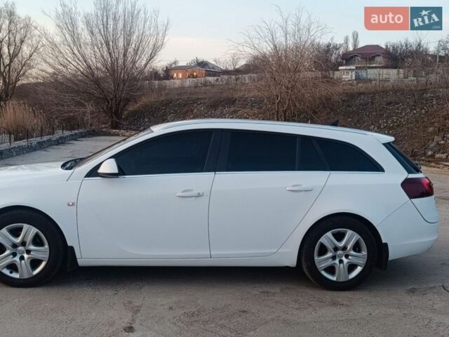 Белый Опель Инсигния, объемом двигателя 1.6 л и пробегом 227 тыс. км за 9100 $, фото 1 на Automoto.ua