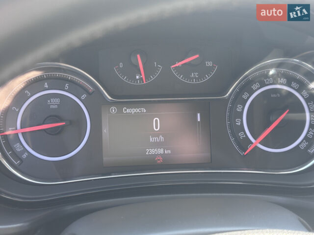 Білий Опель Інсігнія, об'ємом двигуна 1.6 л та пробігом 239 тис. км за 13000 $, фото 14 на Automoto.ua