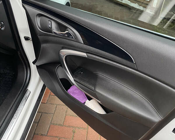 Белый Опель Инсигния, объемом двигателя 1.96 л и пробегом 180 тыс. км за 14350 $, фото 11 на Automoto.ua