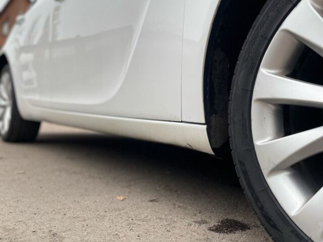 Белый Опель Инсигния, объемом двигателя 1.6 л и пробегом 211 тыс. км за 11500 $, фото 3 на Automoto.ua