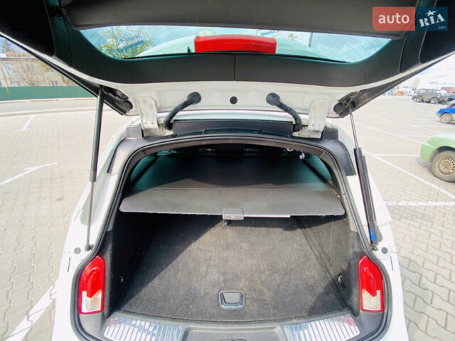 Белый Опель Инсигния, объемом двигателя 1.96 л и пробегом 250 тыс. км за 11200 $, фото 9 на Automoto.ua