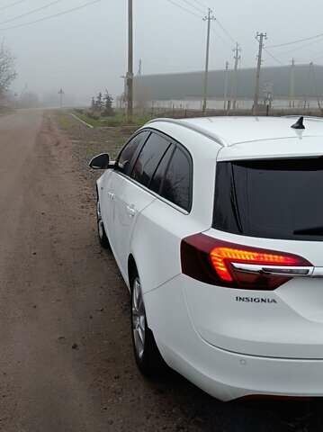 Білий Опель Інсігнія, об'ємом двигуна 1.6 л та пробігом 227 тис. км за 9500 $, фото 3 на Automoto.ua
