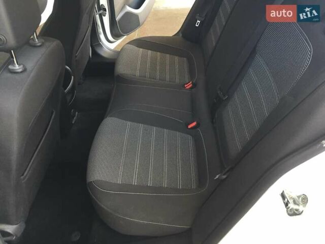 Белый Опель Инсигния, объемом двигателя 1.6 л и пробегом 220 тыс. км за 11500 $, фото 24 на Automoto.ua