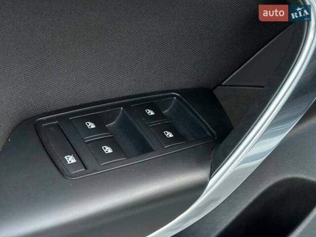 Білий Опель Інсігнія, об'ємом двигуна 1.96 л та пробігом 256 тис. км за 12500 $, фото 8 на Automoto.ua