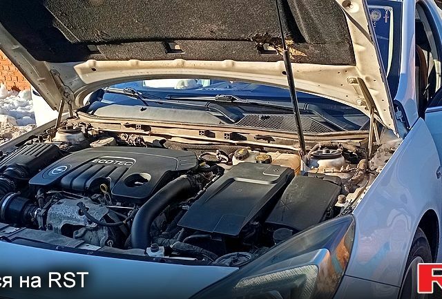 Белый Опель Инсигния, объемом двигателя 1.6 л и пробегом 234 тыс. км за 10750 $, фото 3 на Automoto.ua