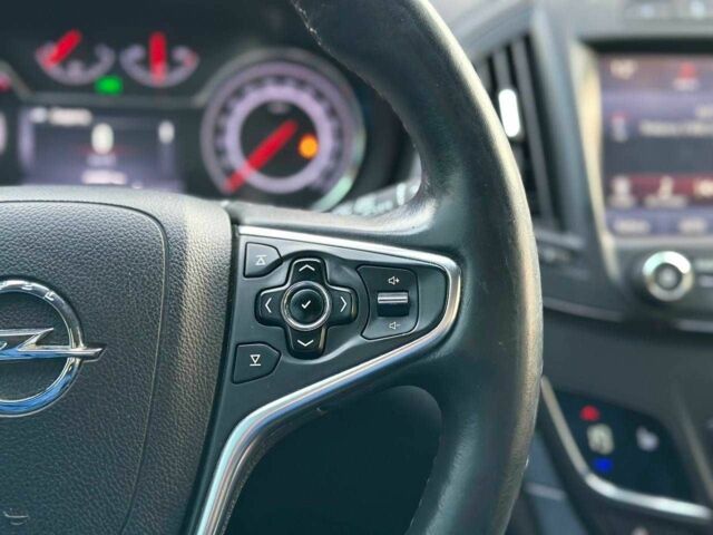 Белый Опель Инсигния, объемом двигателя 2 л и пробегом 256 тыс. км за 12990 $, фото 16 на Automoto.ua