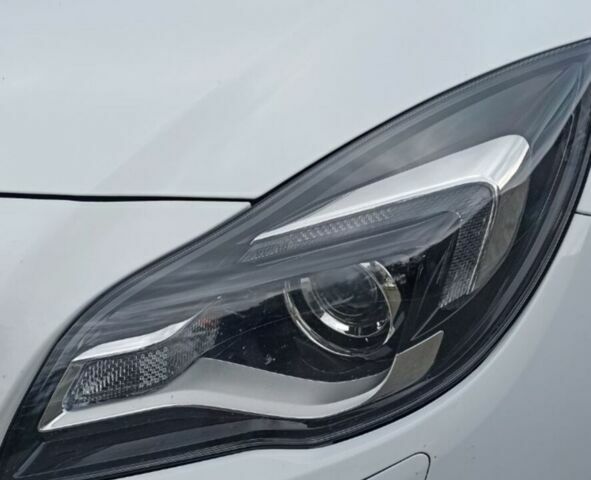 Білий Опель Інсігнія, об'ємом двигуна 1.6 л та пробігом 202 тис. км за 12200 $, фото 10 на Automoto.ua