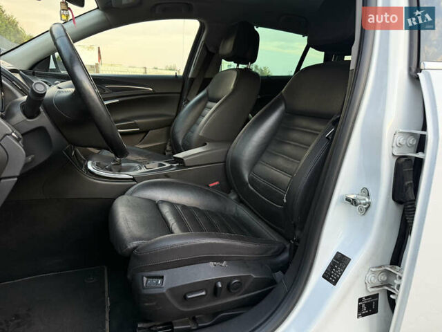 Белый Опель Инсигния, объемом двигателя 2 л и пробегом 340 тыс. км за 9600 $, фото 14 на Automoto.ua