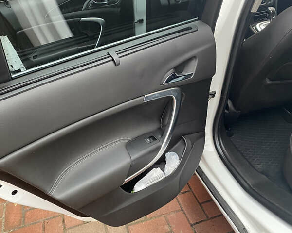 Белый Опель Инсигния, объемом двигателя 1.96 л и пробегом 180 тыс. км за 14350 $, фото 9 на Automoto.ua