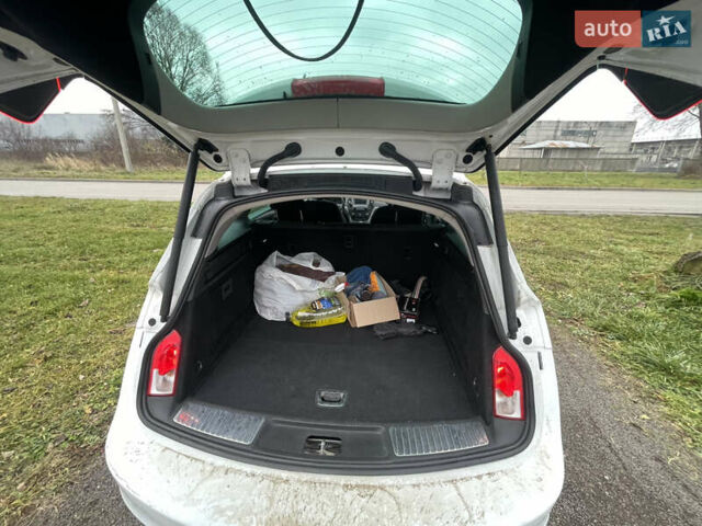 Белый Опель Инсигния, объемом двигателя 1.6 л и пробегом 285 тыс. км за 12200 $, фото 17 на Automoto.ua