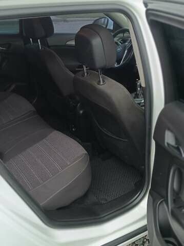 Білий Опель Інсігнія, об'ємом двигуна 1.6 л та пробігом 227 тис. км за 9500 $, фото 18 на Automoto.ua