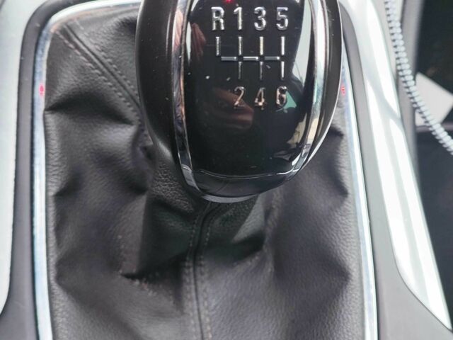 Білий Опель Інсігнія, об'ємом двигуна 1.6 л та пробігом 232 тис. км за 11050 $, фото 10 на Automoto.ua