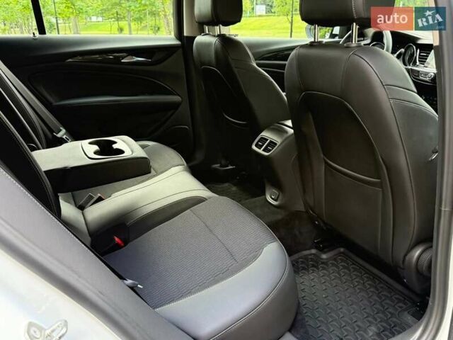 Белый Опель Инсигния, объемом двигателя 1.6 л и пробегом 190 тыс. км за 11350 $, фото 39 на Automoto.ua