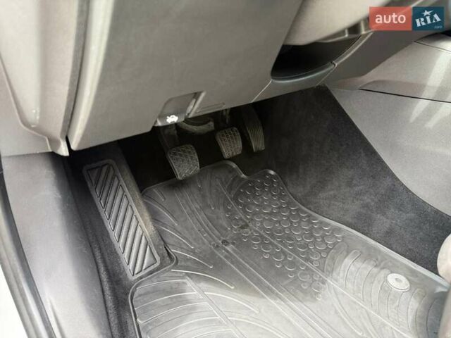 Белый Опель Инсигния, объемом двигателя 1.6 л и пробегом 190 тыс. км за 11350 $, фото 30 на Automoto.ua