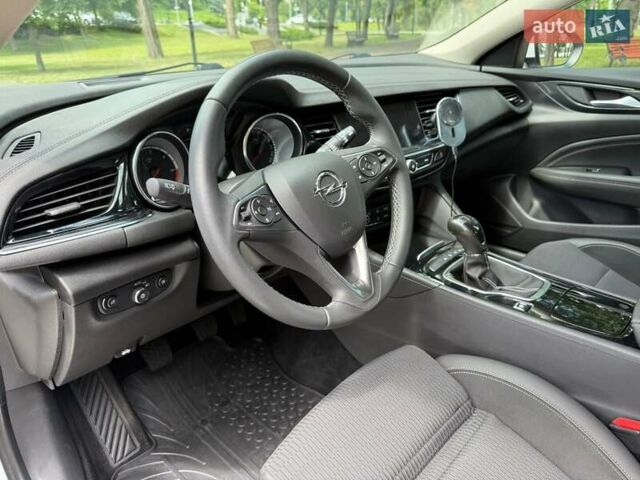Белый Опель Инсигния, объемом двигателя 1.6 л и пробегом 190 тыс. км за 11350 $, фото 29 на Automoto.ua
