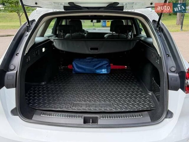 Белый Опель Инсигния, объемом двигателя 1.6 л и пробегом 190 тыс. км за 11350 $, фото 35 на Automoto.ua