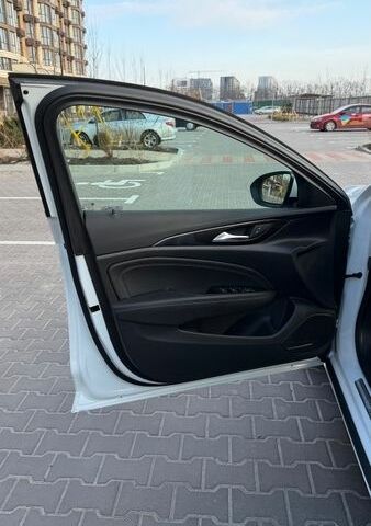 Белый Опель Инсигния, объемом двигателя 1.6 л и пробегом 190 тыс. км за 14999 $, фото 14 на Automoto.ua