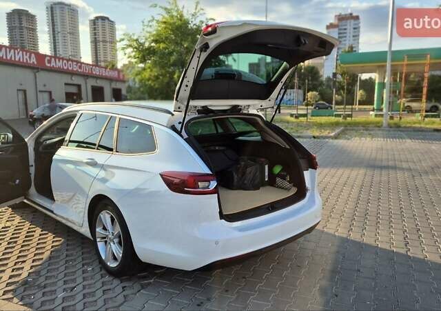 Белый Опель Инсигния, объемом двигателя 1.96 л и пробегом 170 тыс. км за 15200 $, фото 5 на Automoto.ua