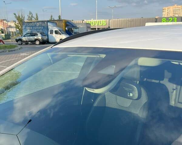 Белый Опель Инсигния, объемом двигателя 1.96 л и пробегом 170 тыс. км за 15200 $, фото 7 на Automoto.ua