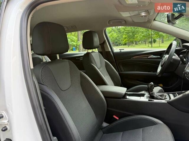 Белый Опель Инсигния, объемом двигателя 1.6 л и пробегом 190 тыс. км за 11350 $, фото 41 на Automoto.ua