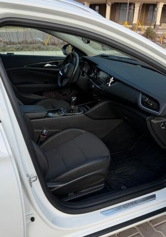 Белый Опель Инсигния, объемом двигателя 1.6 л и пробегом 190 тыс. км за 14999 $, фото 12 на Automoto.ua