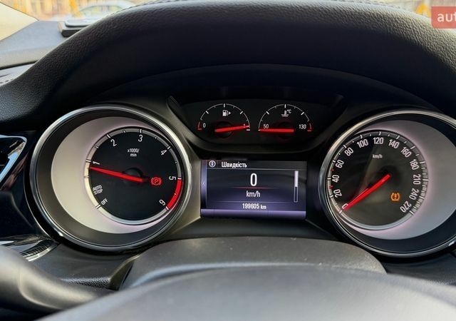 Белый Опель Инсигния, объемом двигателя 1.6 л и пробегом 190 тыс. км за 13999 $, фото 16 на Automoto.ua