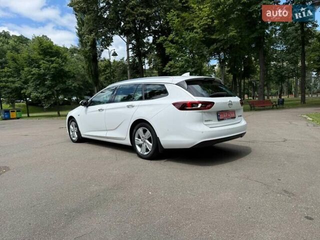 Белый Опель Инсигния, объемом двигателя 1.6 л и пробегом 190 тыс. км за 11350 $, фото 2 на Automoto.ua