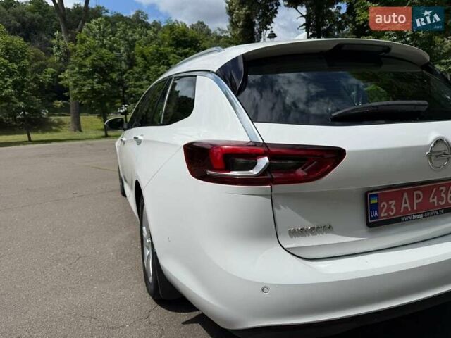 Белый Опель Инсигния, объемом двигателя 1.6 л и пробегом 190 тыс. км за 11350 $, фото 18 на Automoto.ua