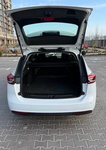 Белый Опель Инсигния, объемом двигателя 1.6 л и пробегом 190 тыс. км за 13999 $, фото 6 на Automoto.ua