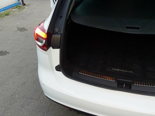 Білий Опель Інсігнія, об'ємом двигуна 2 л та пробігом 233 тис. км за 13500 $, фото 39 на Automoto.ua