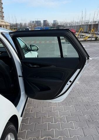 Белый Опель Инсигния, объемом двигателя 1.6 л и пробегом 190 тыс. км за 13999 $, фото 11 на Automoto.ua