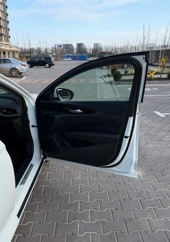 Белый Опель Инсигния, объемом двигателя 1.6 л и пробегом 190 тыс. км за 14999 $, фото 13 на Automoto.ua