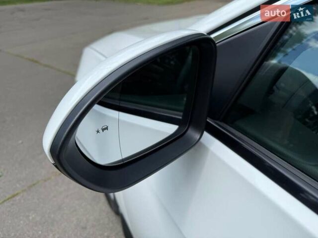 Белый Опель Инсигния, объемом двигателя 1.6 л и пробегом 190 тыс. км за 11350 $, фото 27 на Automoto.ua